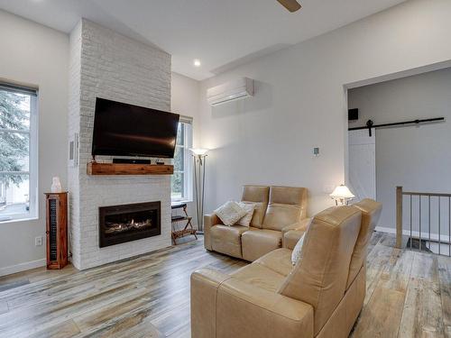 Salon - 32  - 32A Rue Labadie, Repentigny (Repentigny), QC - Indoor Photo Showing Living Room With Fireplace