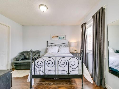 972 Winterton Way, Mississauga, ON - Indoor Photo Showing Bedroom