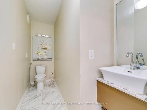 972 Winterton Way, Mississauga, ON - Indoor Photo Showing Bathroom