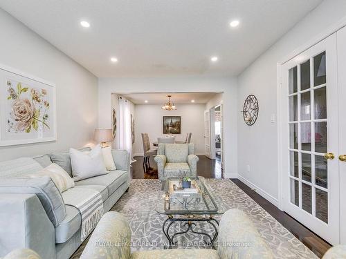 972 Winterton Way, Mississauga, ON - Indoor Photo Showing Living Room