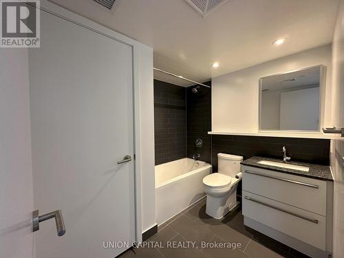 1011 - 120 Varna Drive, Toronto, ON - Indoor Photo Showing Bathroom