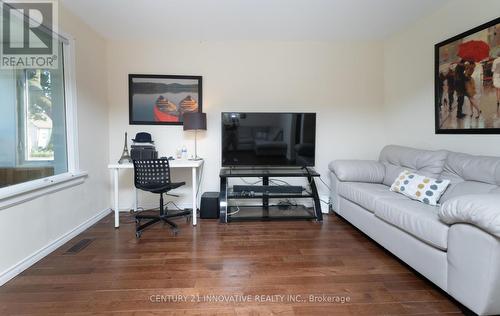 29 Hillary Avenue, Toronto, ON - Indoor Photo Showing Living Room