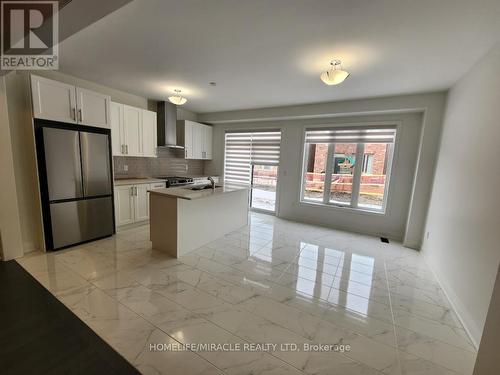 39 Dorian Drive, Whitby, ON - Indoor Photo Showing Kitchen