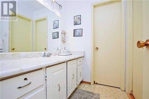 Upper - 40 Kennaley Avenue, Toronto, ON - Indoor Photo Showing Bathroom