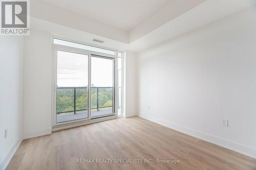 810 - 202 Burnhamthorpe Road E, Mississauga, ON - Indoor Photo Showing Other Room