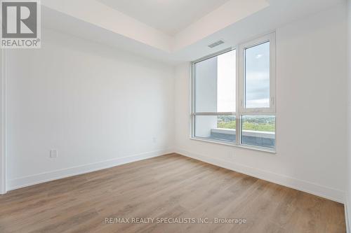 810 - 202 Burnhamthorpe Road E, Mississauga, ON - Indoor Photo Showing Other Room