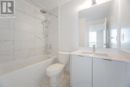 810 - 202 Burnhamthorpe Road E, Mississauga, ON - Indoor Photo Showing Bathroom