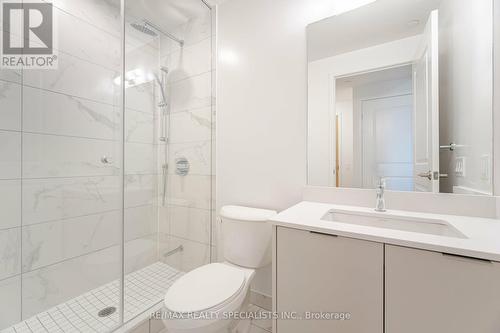 810 - 202 Burnhamthorpe Road E, Mississauga, ON - Indoor Photo Showing Bathroom