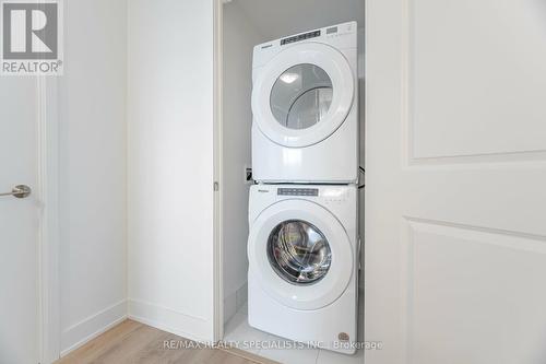 810 - 202 Burnhamthorpe Road E, Mississauga, ON - Indoor Photo Showing Laundry Room