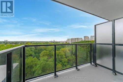 810 - 202 Burnhamthorpe Road E, Mississauga, ON - Outdoor With View With Exterior