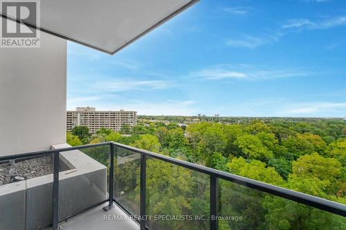 810 - 202 Burnhamthorpe Road E, Mississauga, ON - Outdoor With View With Exterior