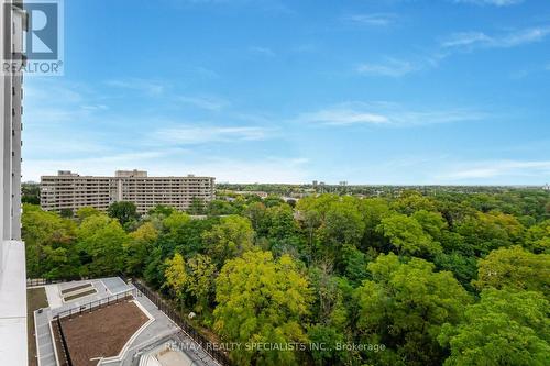 810 - 202 Burnhamthorpe Road E, Mississauga, ON - Outdoor With View