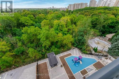 810 - 202 Burnhamthorpe Road E, Mississauga, ON - Outdoor