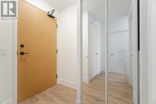 810 - 202 Burnhamthorpe Road E, Mississauga, ON - Indoor Photo Showing Other Room