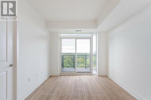 810 - 202 Burnhamthorpe Road E, Mississauga, ON - Indoor Photo Showing Other Room