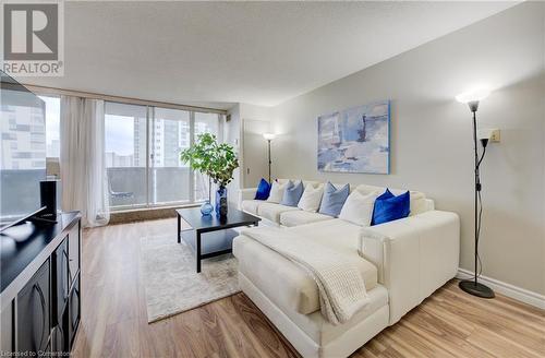 Living room featuring a textured ceiling and light hardwood / wood-style flooring - 375 King Street N Unit# 503, Waterloo, ON - Indoor Photo Showing Living Room