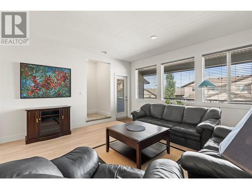 933 Mt Robson Place Place Unit# 11, Vernon, BC - Indoor Photo Showing Living Room