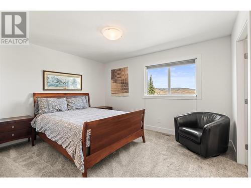 933 Mt Robson Place Place Unit# 11, Vernon, BC - Indoor Photo Showing Bedroom