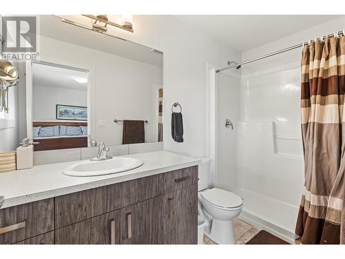 933 Mt Robson Place Place Unit# 11, Vernon, BC - Indoor Photo Showing Bathroom