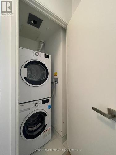 1810 - 3 Gloucester Street, Toronto, ON - Indoor Photo Showing Laundry Room