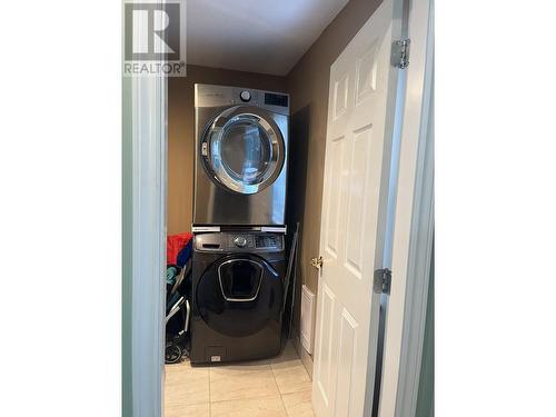 1680 Coquitlam Ave, Port Coquitlam, BC - Indoor Photo Showing Laundry Room