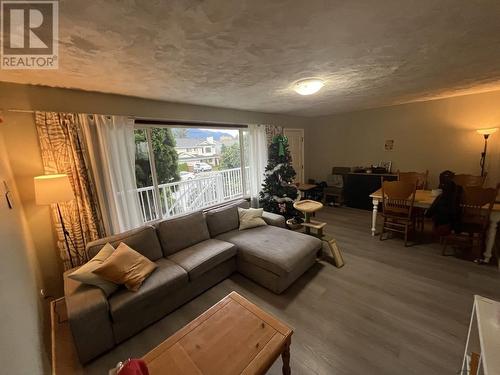 1680 Coquitlam Ave, Port Coquitlam, BC - Indoor Photo Showing Living Room