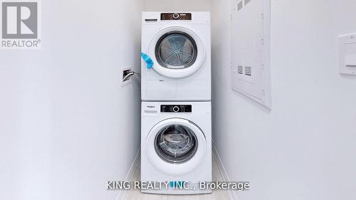 415 - 1 Falaise Road, Toronto, ON - Indoor Photo Showing Laundry Room