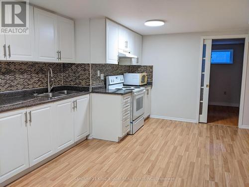 391 Wenlock Avenue, Richmond Hill, ON - Indoor Photo Showing Kitchen With Double Sink