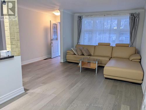 391 Wenlock Avenue, Richmond Hill, ON - Indoor Photo Showing Living Room