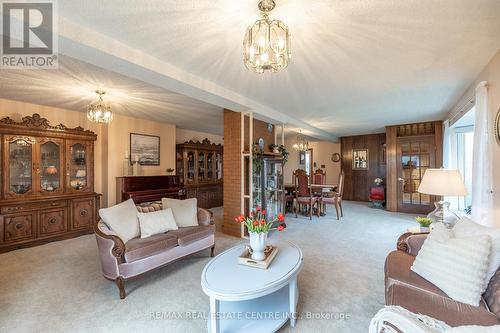 7147 Wellington Road 124 Road, Guelph/Eramosa, ON - Indoor Photo Showing Living Room