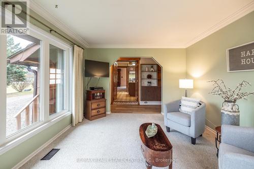 7147 Wellington Road 124 Road, Guelph/Eramosa, ON - Indoor Photo Showing Living Room