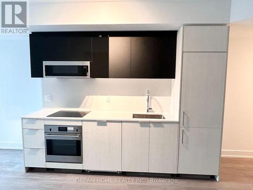 401 - 308 Jarvis Street, Toronto, ON - Indoor Photo Showing Kitchen