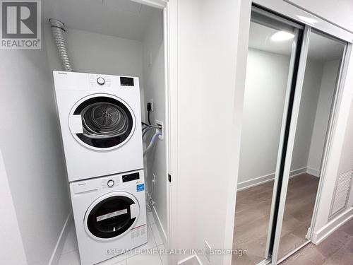 401 - 308 Jarvis Street, Toronto, ON - Indoor Photo Showing Laundry Room