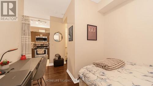 517 - 385 Prince Of Wales Drive, Mississauga, ON - Indoor Photo Showing Bedroom