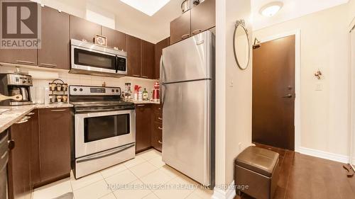 517 - 385 Prince Of Wales Drive, Mississauga, ON - Indoor Photo Showing Kitchen