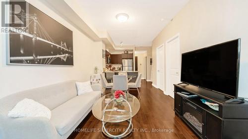 517 - 385 Prince Of Wales Drive, Mississauga, ON - Indoor Photo Showing Living Room