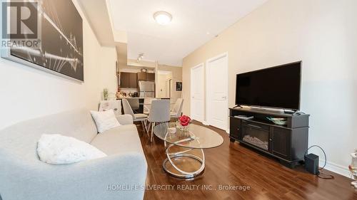 517 - 385 Prince Of Wales Drive, Mississauga, ON - Indoor Photo Showing Living Room