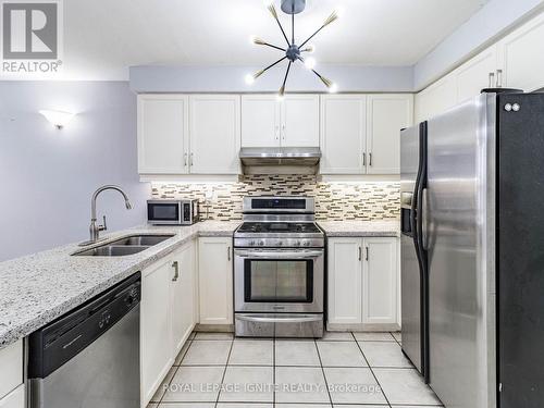 8 Creekwood Court, Vaughan, ON - Indoor Photo Showing Kitchen With Double Sink With Upgraded Kitchen