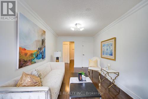 19 Dunbar Crescent, Markham, ON - Indoor Photo Showing Living Room