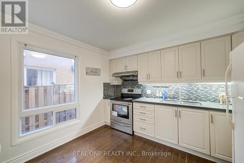 19 Dunbar Crescent, Markham, ON - Indoor Photo Showing Kitchen