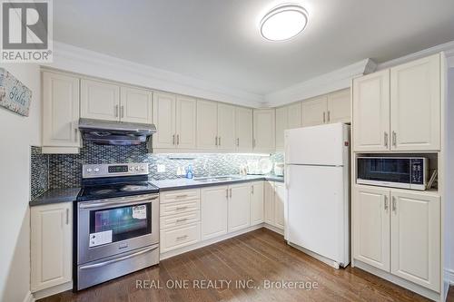 19 Dunbar Crescent, Markham, ON - Indoor Photo Showing Kitchen