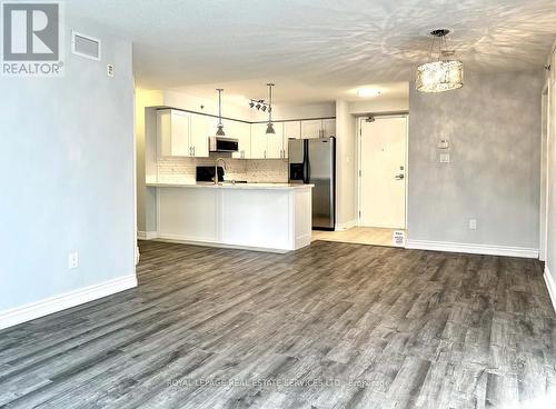 303 - 16 Westbury Road S, Wasaga Beach, ON - Indoor Photo Showing Kitchen