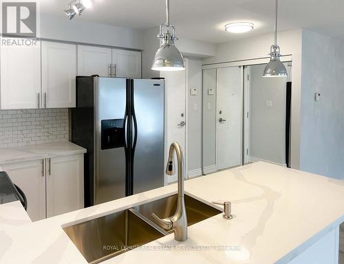 303 - 16 Westbury Road S, Wasaga Beach, ON - Indoor Photo Showing Kitchen With Double Sink