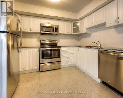 38 - 2441 Greenwich Drive, Oakville, ON - Indoor Photo Showing Kitchen With Stainless Steel Kitchen