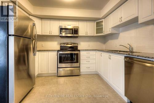 38 - 2441 Greenwich Drive, Oakville, ON - Indoor Photo Showing Kitchen With Stainless Steel Kitchen