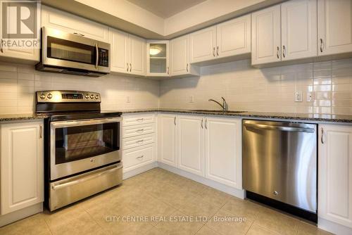 38 - 2441 Greenwich Drive, Oakville, ON - Indoor Photo Showing Kitchen With Stainless Steel Kitchen With Upgraded Kitchen