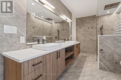 253 Federal Street, Hamilton, ON - Indoor Photo Showing Bathroom