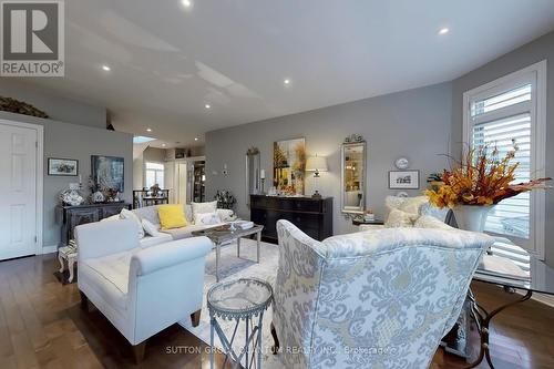 43 Oarsman Crescent, St. Catharines, ON - Indoor Photo Showing Living Room