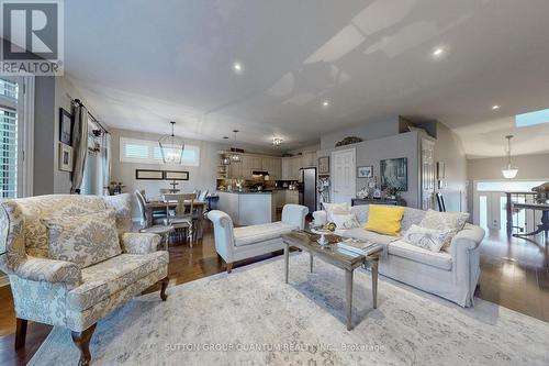 43 Oarsman Crescent, St. Catharines, ON - Indoor Photo Showing Living Room