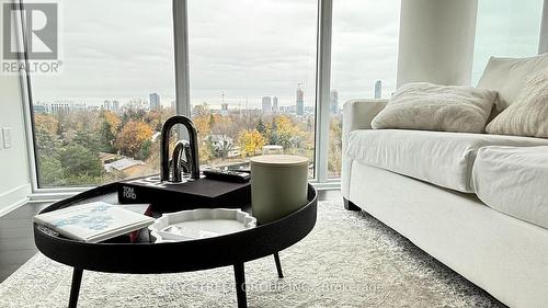 733 - 20 O'Neill Road, Toronto, ON - Indoor Photo Showing Living Room